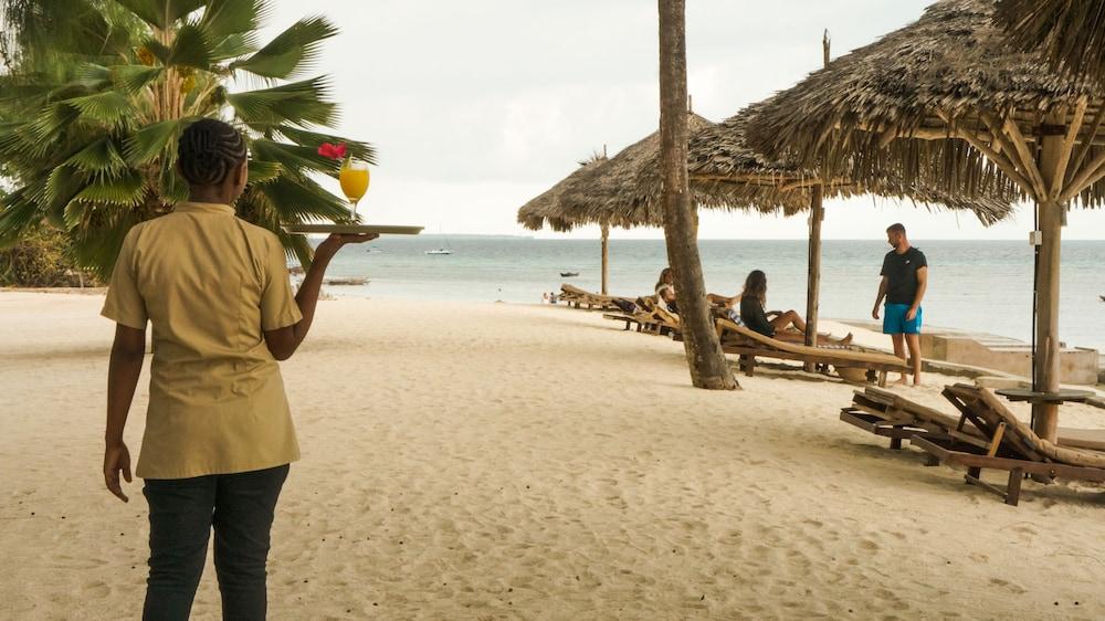 Smiles Beach Hotel Nungwi Exterior photo