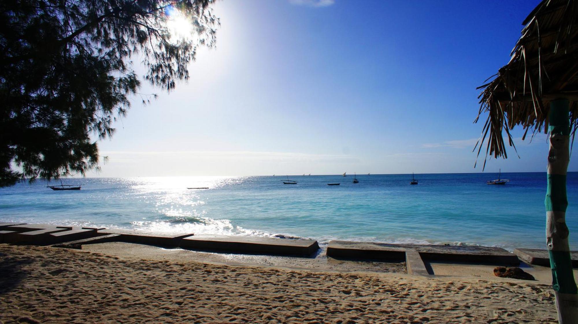 Smiles Beach Hotel Nungwi Exterior photo