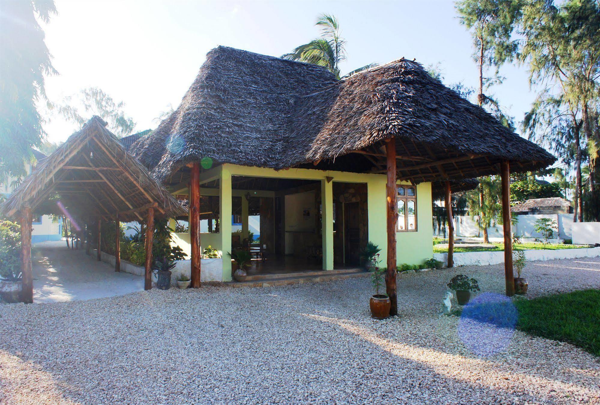 Smiles Beach Hotel Nungwi Exterior photo